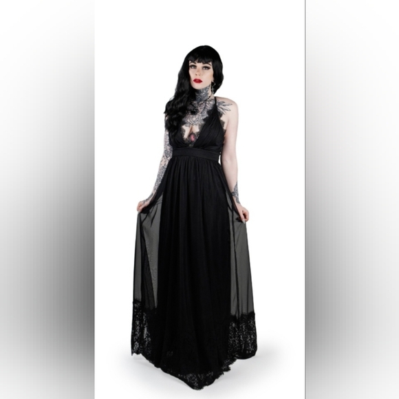 Elegant Black Evening Gown - Picture 1 of 15
